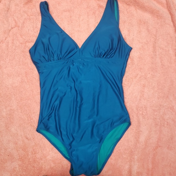 One piece swim suit. New condition - Picture 1 of 2